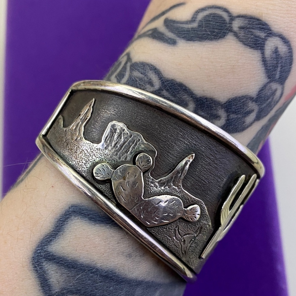 💛 Vintage Sterling Story Teller Cactus & Desert Scene Bracelet | Southwestern - Picture 4 of 10